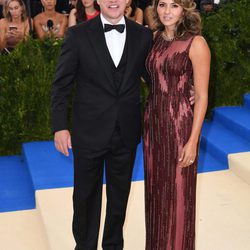 Matt Damon y Luciana Barroso en la Gala MET 2017