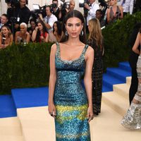 Emily Ratajkowski en la Gala MET 2017