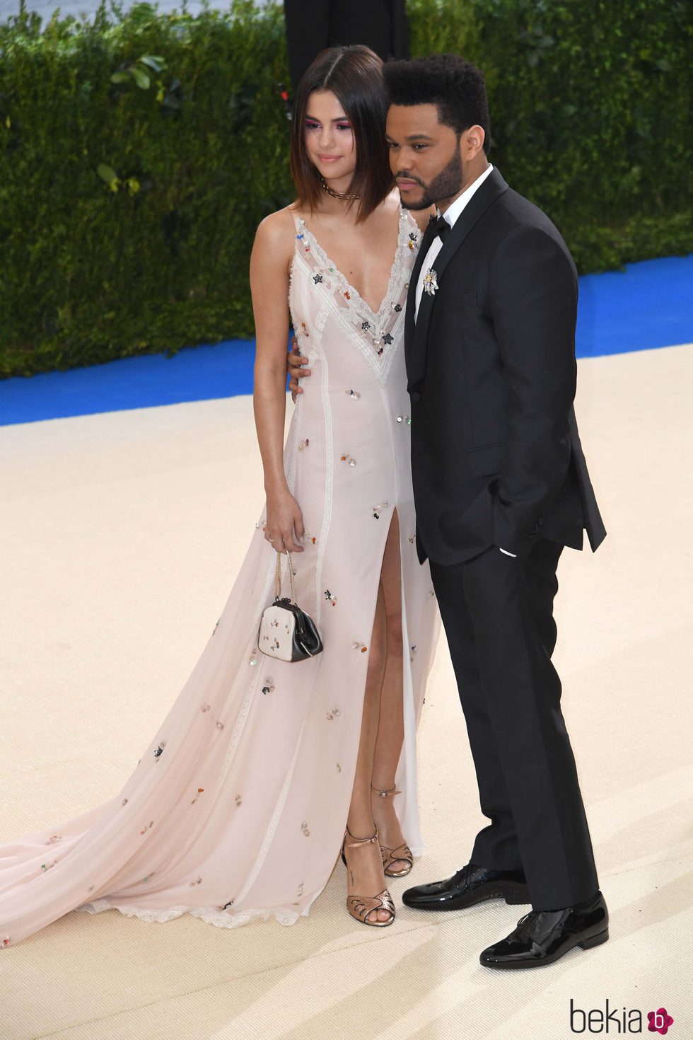 Selena Gomez y The Weeknd en la Gala MET 2017