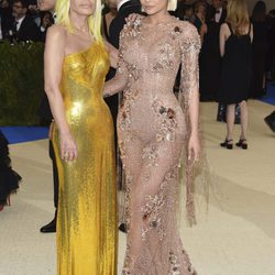 Kylie Jenner y Donatella Versace en la Gala MET 2017