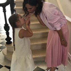 Victoria Beckham y su hija Harper felicitan a David por su cumpleaños