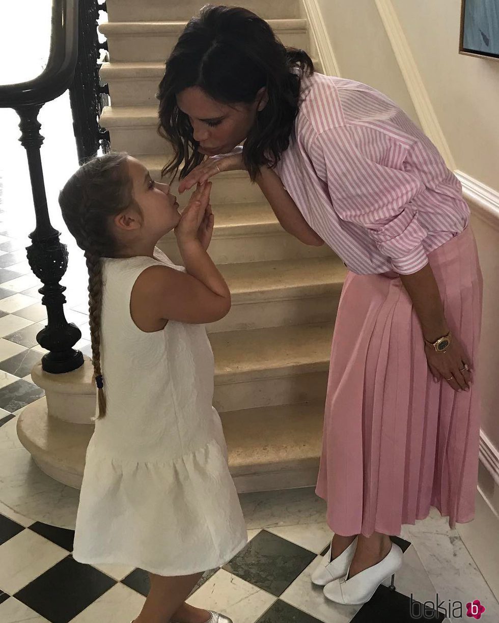 Victoria Beckham y su hija Harper felicitan a David por su cumpleaños