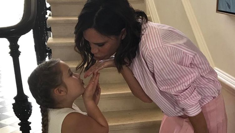 Victoria Beckham y su hija Harper felicitan a David por su cumpleaños