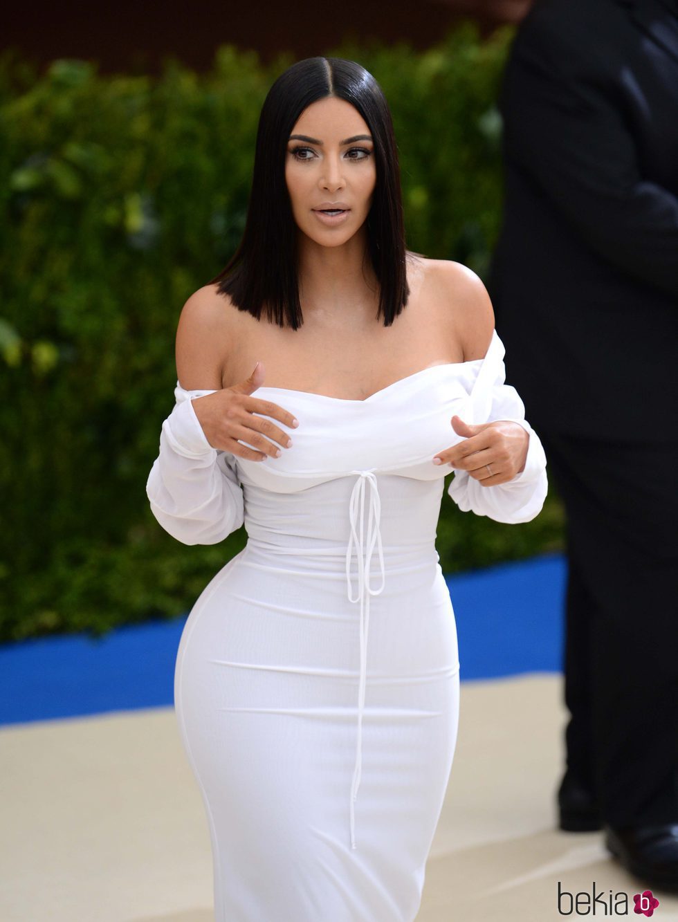 Kim Kardashian y su espectacular vestido blanco en la gala MET 2017