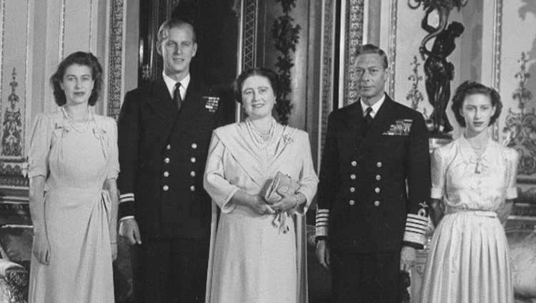 La Reina Isabel y el Duque de Edimburgo en su pedida de mano con los Reyes Jorge e Isabel y la Princesa Margarita