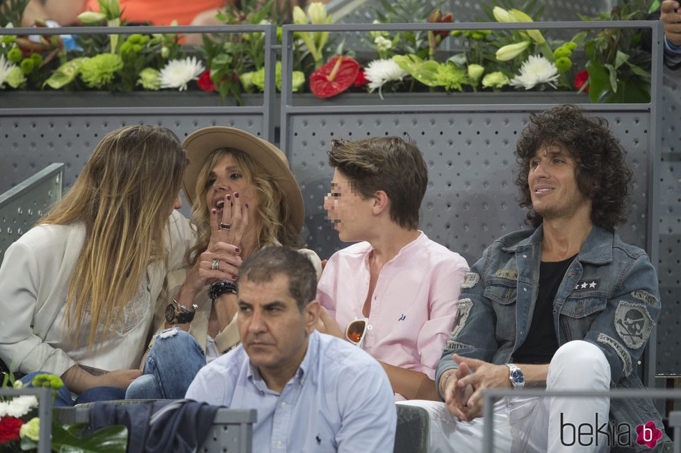 Arancha de Benito con sus hijos y Agustín Etienne en el Mutua Madrid Open 2017