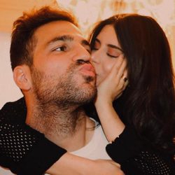 Cesc Fàbregas con su hijastra en una tierna foto