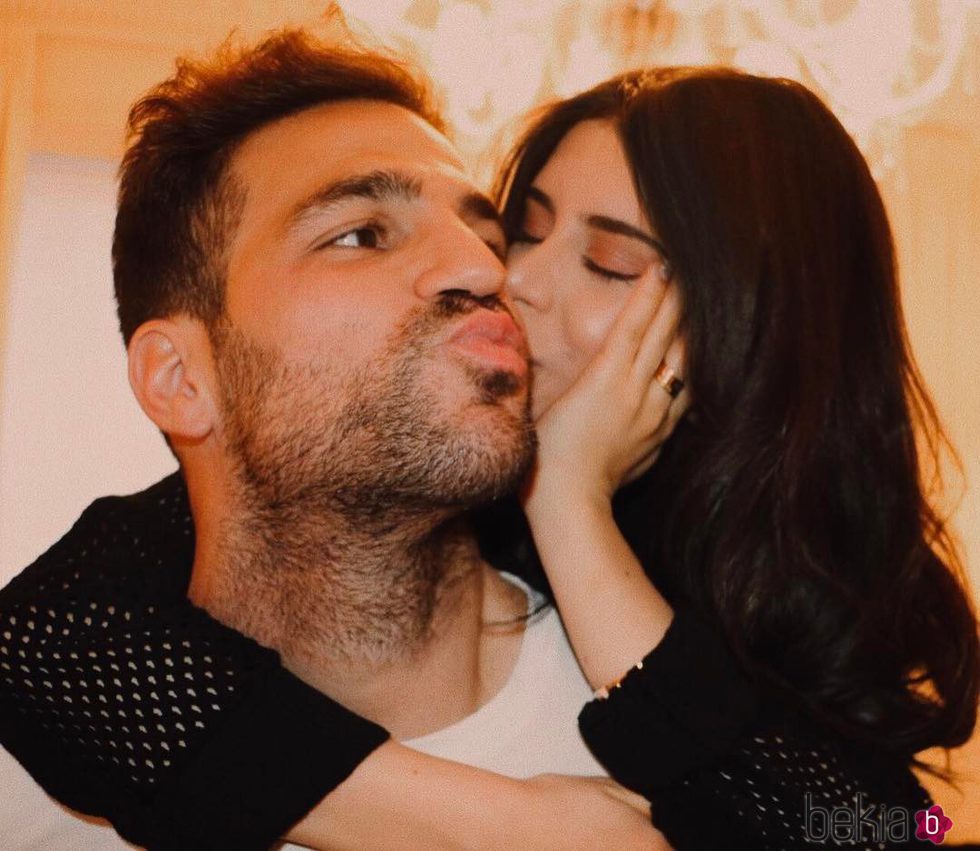 Cesc Fàbregas con su hijastra en una tierna foto