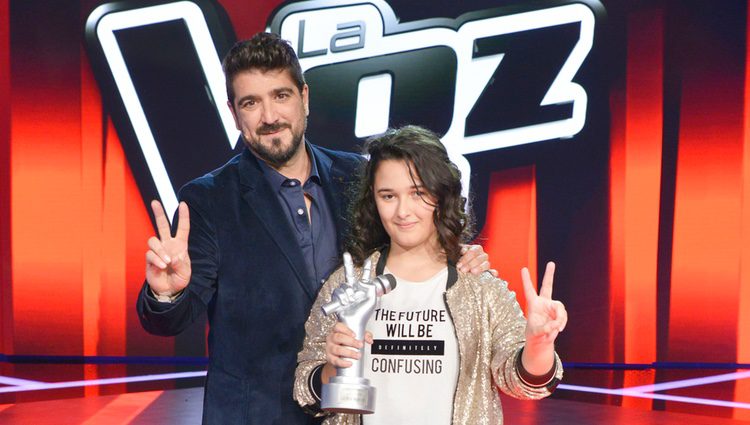 Antonio Orozco con la ganadora de 'La Voz Kids 3', Rocío Aguilar