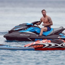 Sergio Ramos en una moto de vacaciones de vacaciones en Ibiza