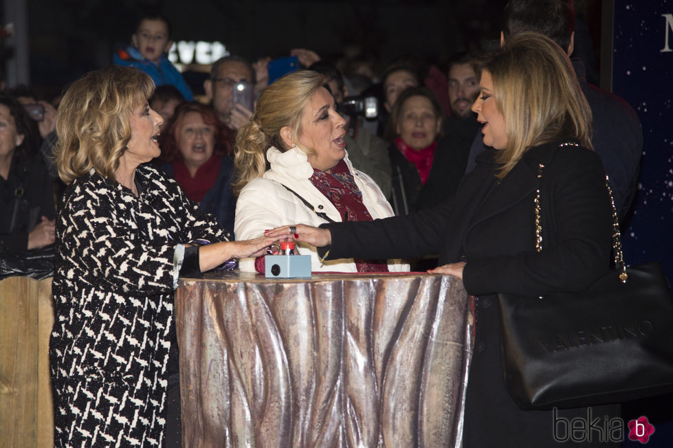 Las dos hermanas junto a María Teresa Campos en el programa 'Las Campos'