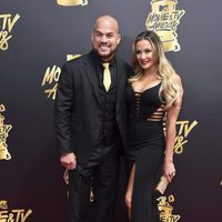 Tito Ortiz y Amber Nichole Miller en la alfombra roja de los MTV Movie Awards 2017