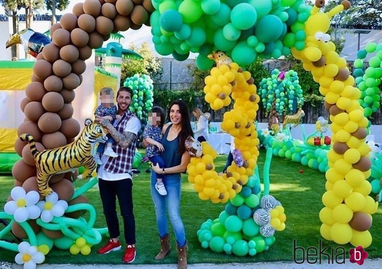 Sergio Ramos y Pilar Rubio celebrando el tercer cumple de Sergio Junior