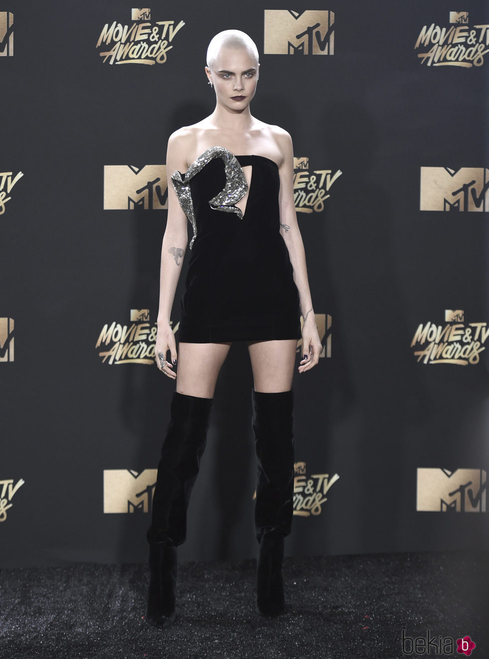 Cara Delevingne en la alfombra roja de los MTV Movie Awards 2017