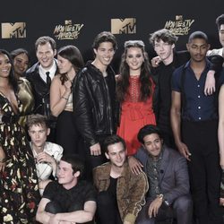 El elenco de 'Por trece razones' en los MTV Movie Awards 2017