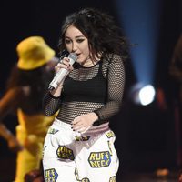 Noah Cyrus actuando en los MTV Movie Awards 2017