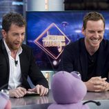 Michael Fassbender se divierte con Pablo Motos en 'El Hormiguero'