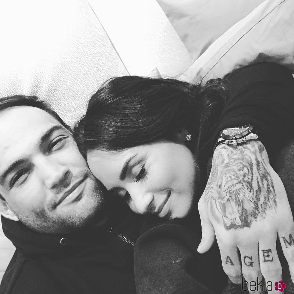 Guilherme Vasconcelos abraza a Demi Lovato