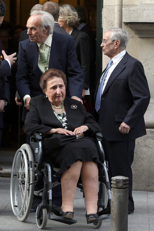 La Infanta Margarita con Carlos Zurita tras recibir la Medalla de Oro de la Real Academia Nacional de Medicina