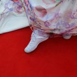 Lucie Jones acude en zapatillas a la alfombra roja de Eurovisión 2017