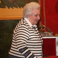 La Infanta Pilar en la entrega a la Infanta Margarita de la Medalla de Oro de la Real Academia Nacional de Medicina