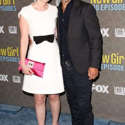 Zooey Deschanel y Jacob Pechenik en la fiesta por los 100 capítulos de 'New Girl'