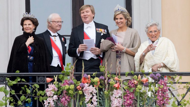 Los Reyes de Suecia, los Reyes de Holanda y Astrid de Noruega en el 80 cumpleaños de Harald y Sonia de Noruega