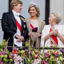 Los Reyes de Holanda y Beatriz de Países Bajos en el 80 cumpleaños de Harald y Sonia de Noruega