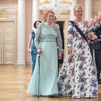 Lady Elizabeth Anson y Marie Chantal de Grecia en una cena de gala por el 80 cumpleaños de los Reyes de Noruega