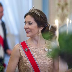 Mary de Dinamarca en una cena de gala por el 80 cumpleaños de los Reyes de Noruega