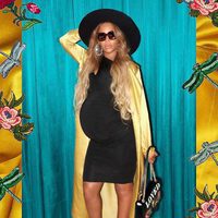 Beyoncé presume su embarazo con una pose sexy