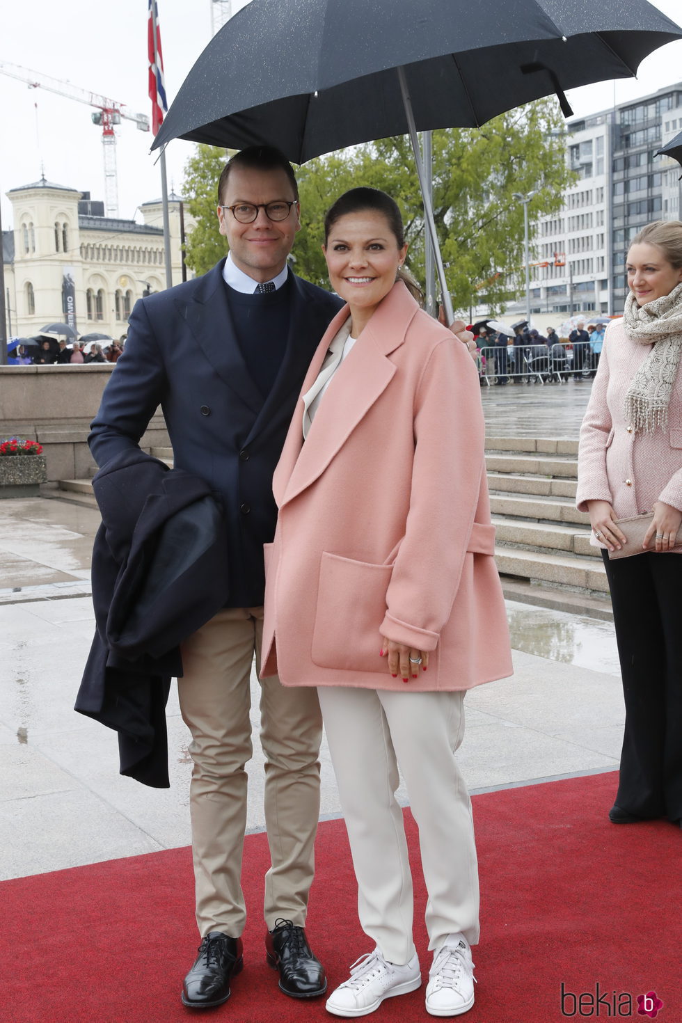 La princesa Victoria y el Principe Daniel de Suecia en el 80 cumpleaños de Harald y Sonia de Noruega