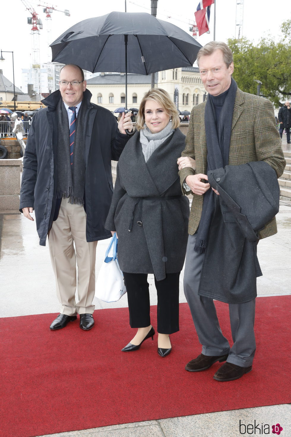 Alberto de Mónaco y los Grandes Duques de Luxemburgo en el 80 cumpleaños de Harald y Sonia de Noruega