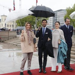 Marta Luisa de Noruega, Carlos Felipe y Sofia de Suecia y Nicolás y Tatiana de Grecia en el 80 cumpleaños de Harald y Sonia de Noruega