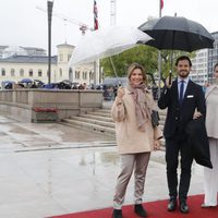 Marta Luisa de Noruega, Carlos Felipe y Sofia de Suecia y Nicolás y Tatiana de Grecia en el 80 cumpleaños de Harald y Sonia de Noruega