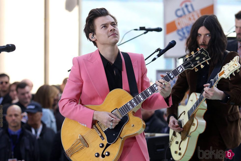 Harry Styles interpretando Caroline en Today show