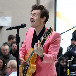 Harry Styles cantando Caroline en Today show