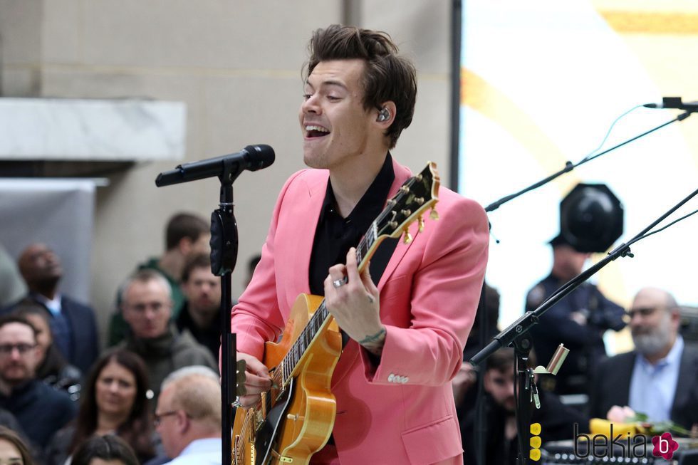 Harry Styles cantando Caroline en Today show