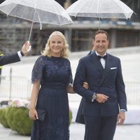 Haakon y Mette Marit de Noruega en la cena en honor a los Reyes de Noruega por su 80 cumpleaños