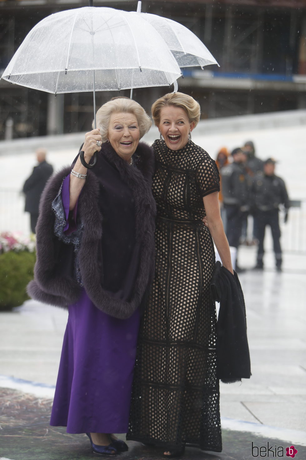 Beatriz y Mabel de Holanda en la cena en honor a los Reyes de Noruega por su 80 cumpleaños