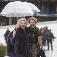 Beatriz y Mabel de Holanda en la cena en honor a los Reyes de Noruega por su 80 cumpleaños