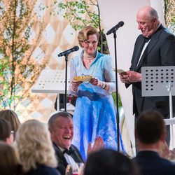 Harald y Sonia durante su discurso en la cena de su 80 cumpleaños