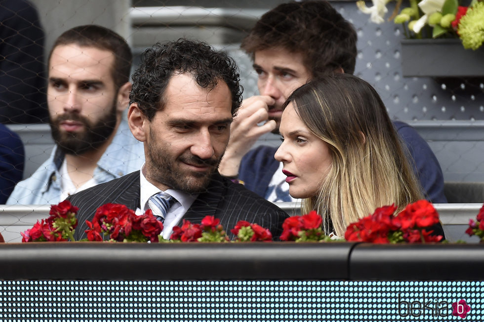 Jorge Garbajosa con una mujer en el Open de Madrid 2017