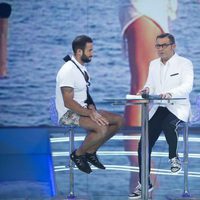 Eliad Cohen con Jorge Javier Vázquez en el plató de 'Supervivientes 2017' a su vuelta a España