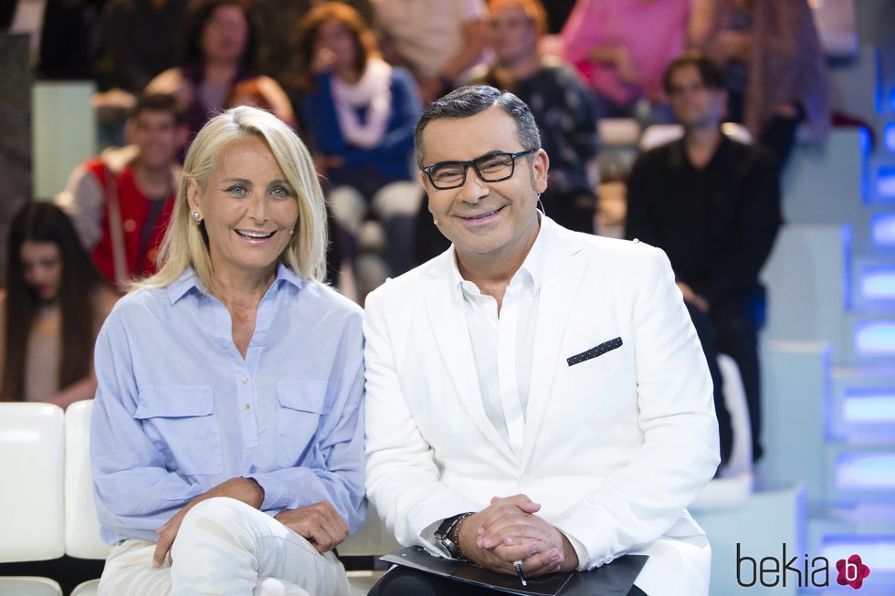 Jorge Javier Vázquez y Lucía Pariente en la gala de 'Supervivientes 2017'