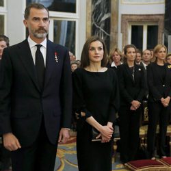 Las Infantas Elena y Cristina y los Reyes Felipe y Letizia en el funeral de Alicia de Borbón-Parma