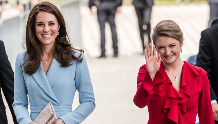 Kate Middleton y la Princesa Stephanie de Luxemburgo en un acto oficial