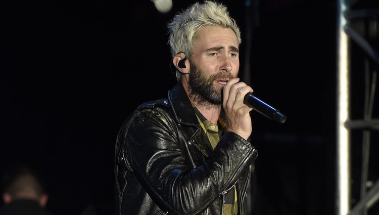 Adam Levine actuando en el Festival Wango Tango 2017