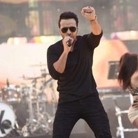 Luis Fonsi actuando en el Festival Wango Tango 2017