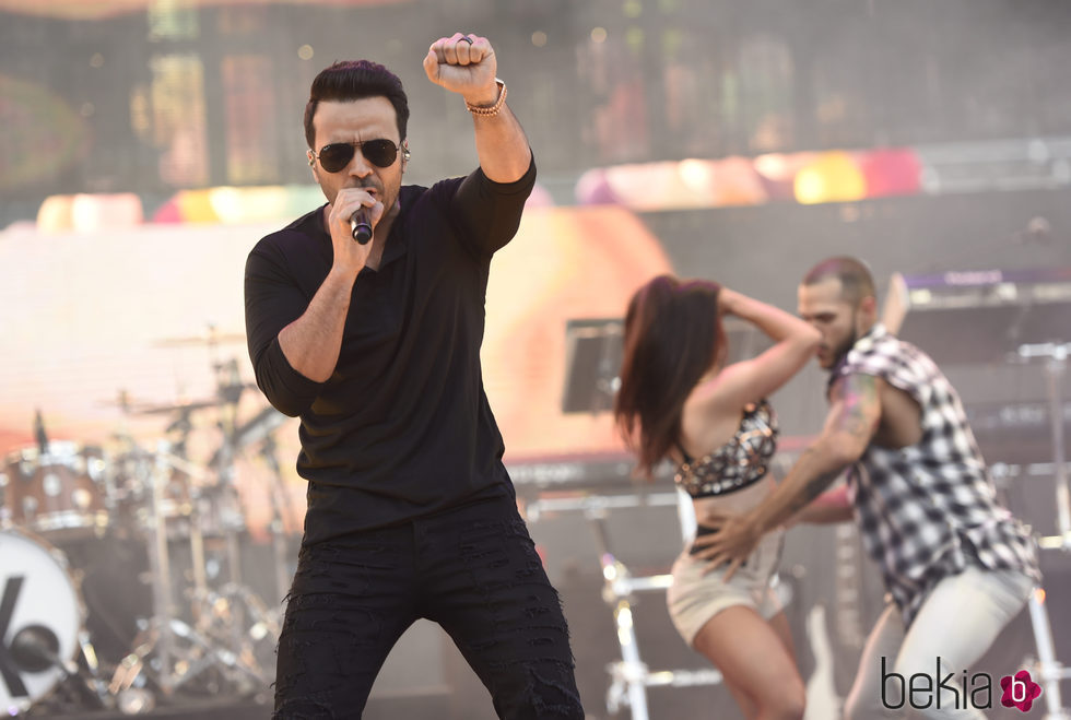 Luis Fonsi actuando en el Festival Wango Tango 2017